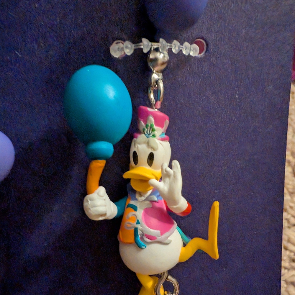 Exclusive Disneyland Hong Kong Keychains - Picture 4 of 8